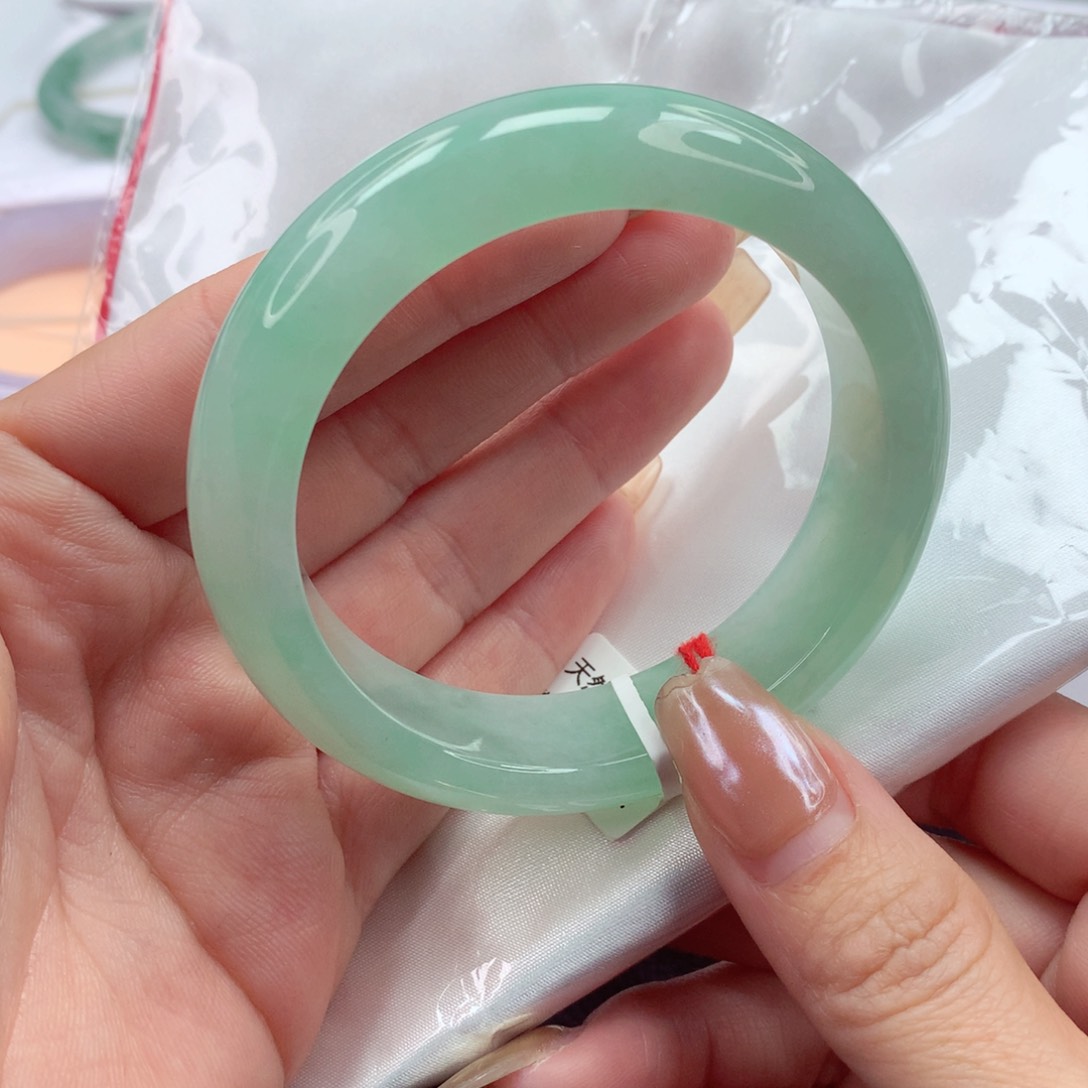翡翠手镯未镶嵌56圈口起胶细润晴绿 性价比高 轮胎镯