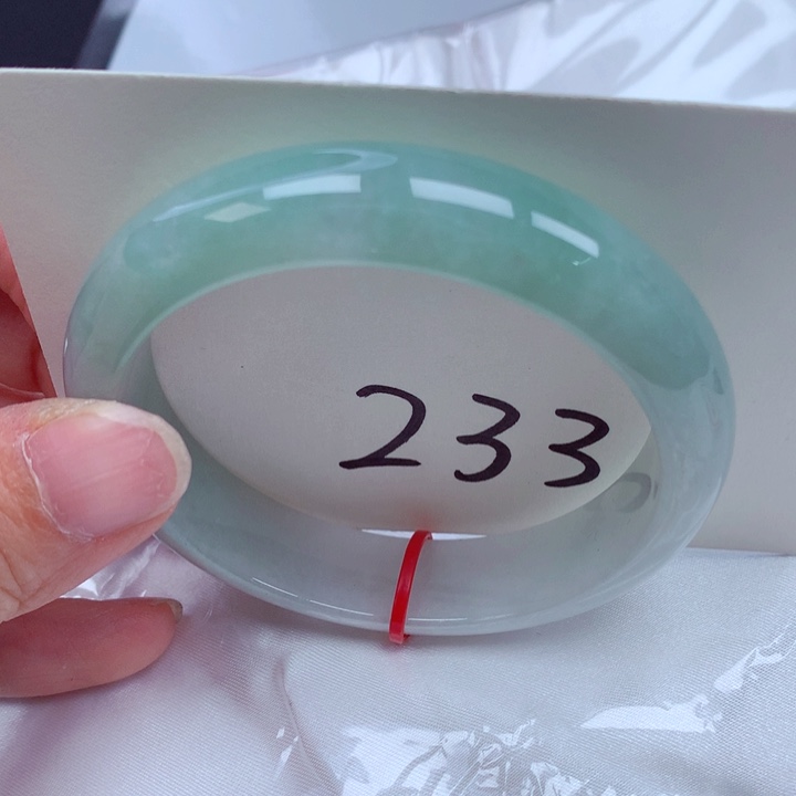 翡翠手镯未镶嵌翡翠