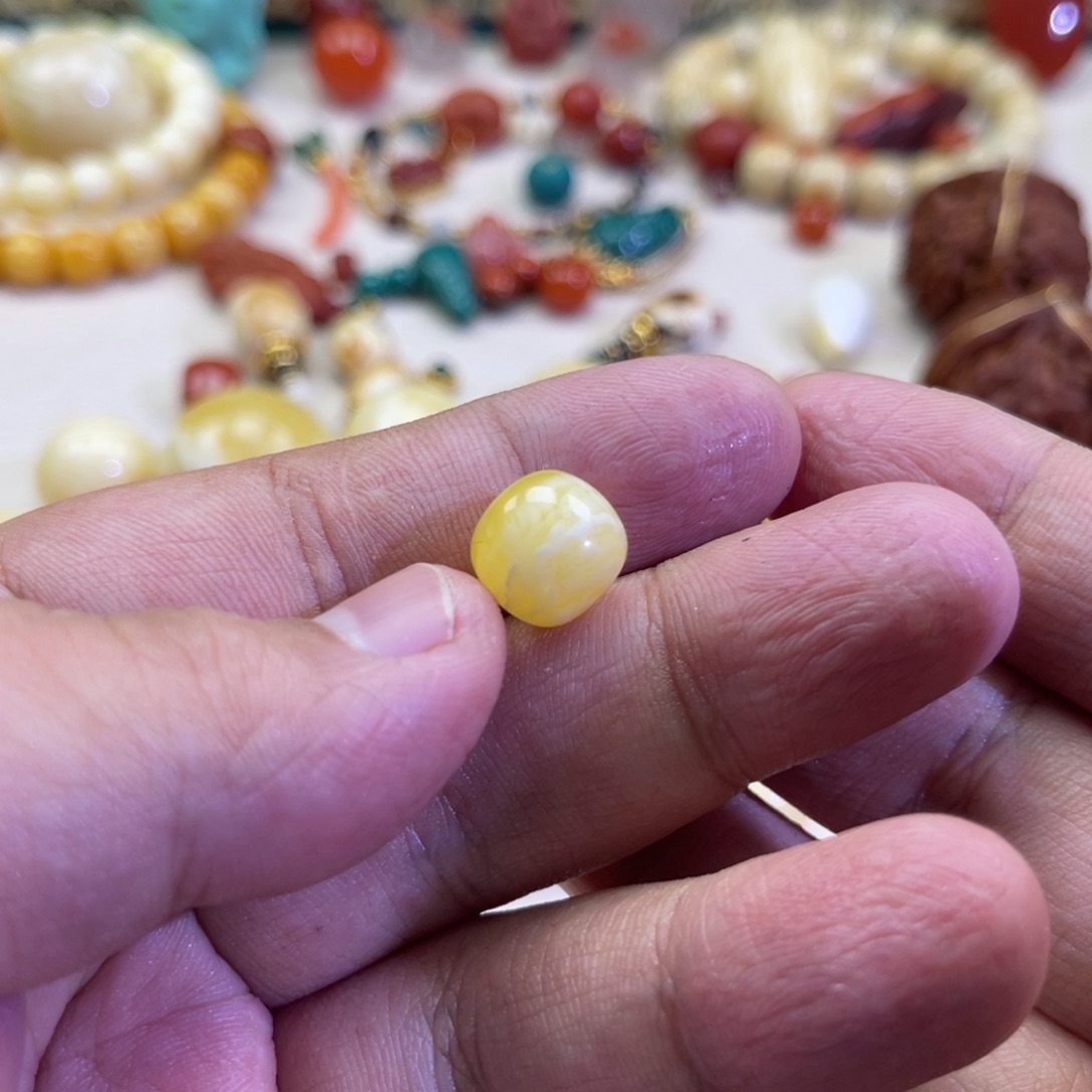 琥珀未镶嵌珠宝奇石11