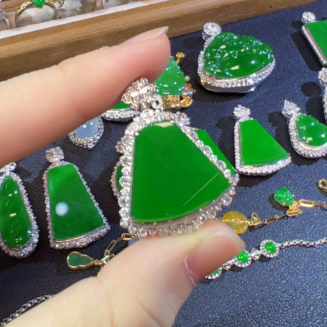 翡翠18K金镶嵌吊坠(不含链)