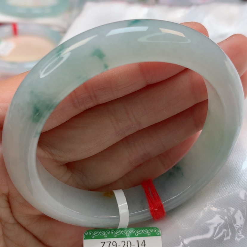 【闪购商品】翡翠手镯未镶嵌飘花