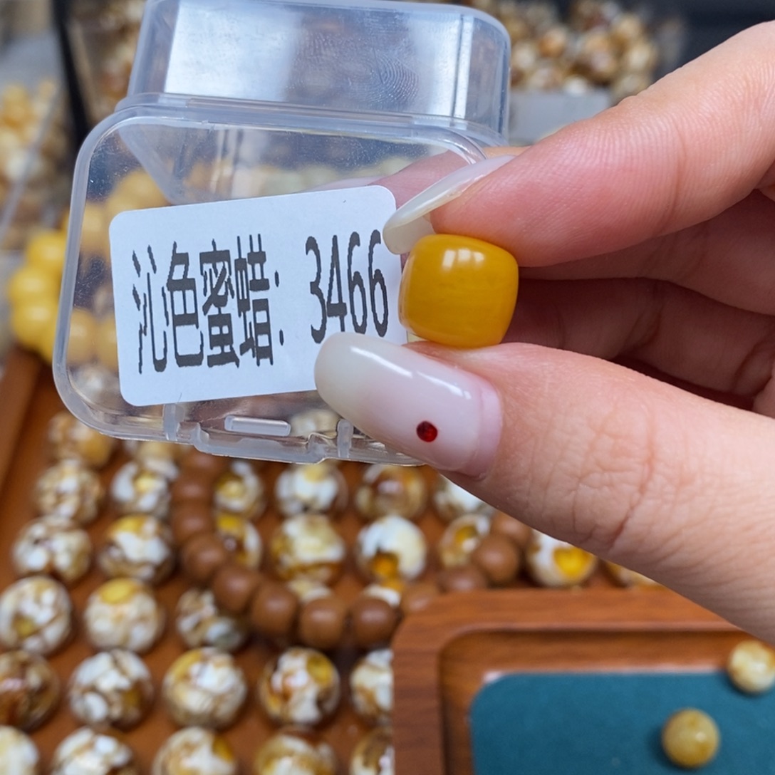 蜜蜡未镶嵌珠宝奇石3466