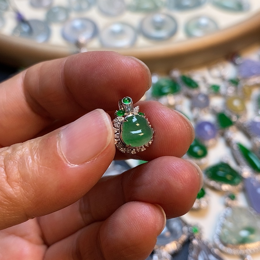 翡翠颈饰18K金镶嵌葫芦