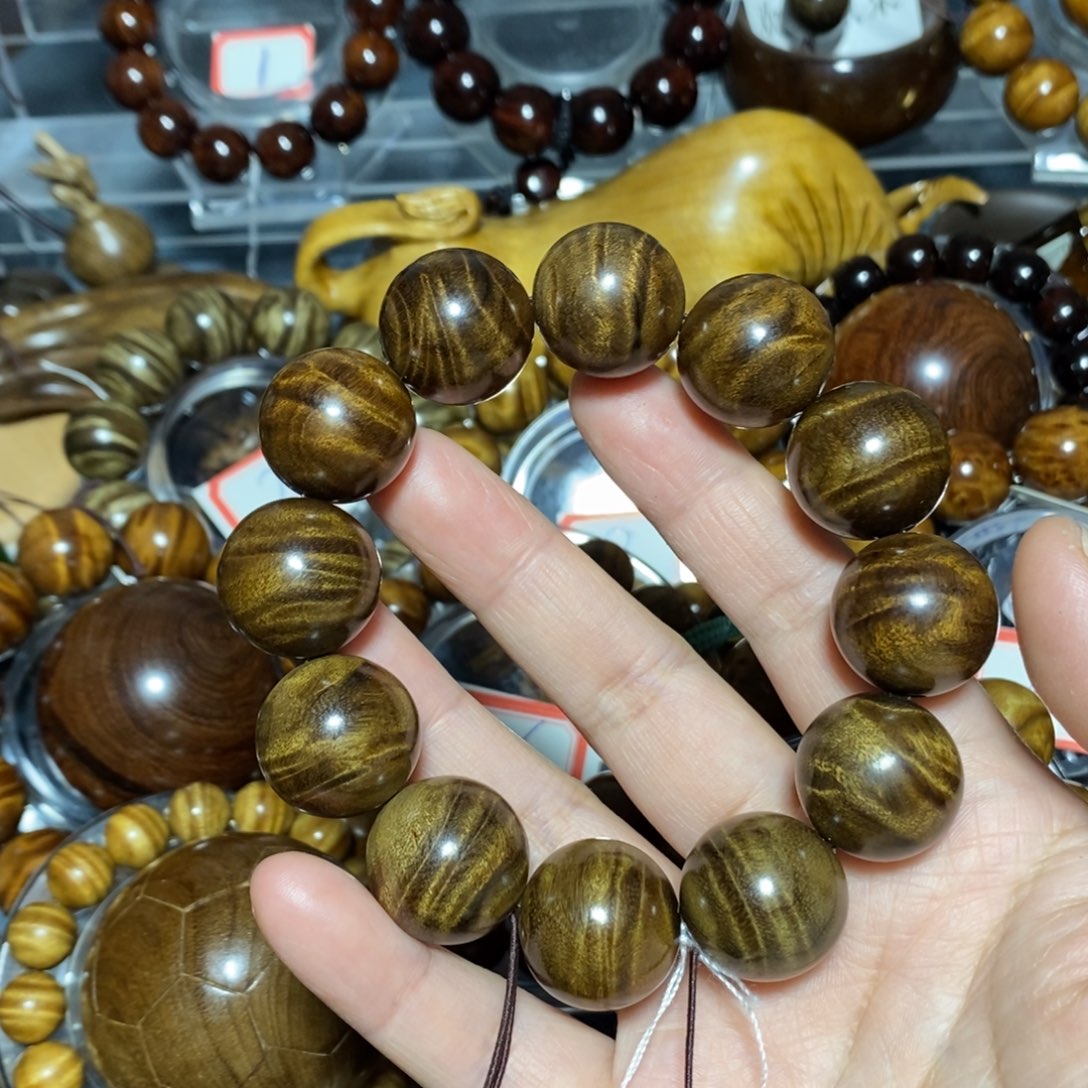 金丝楠木雕工艺品20