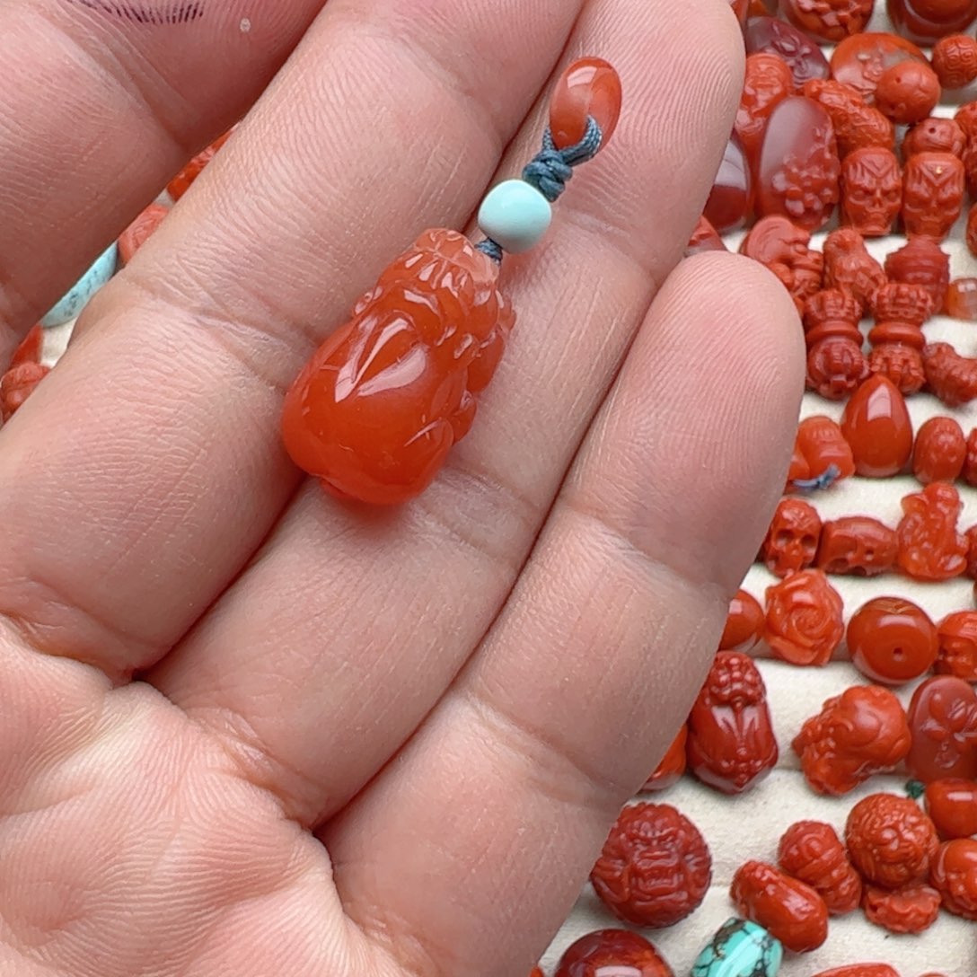 南红玛瑙配饰未镶嵌