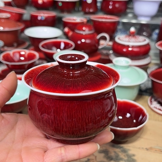 景德镇陶瓷红马坊布袋盖碗