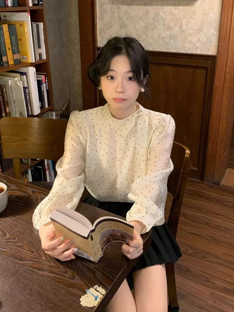 23《一云服饰》2025秋季新品韩国东大门复古波点半高领系带衬衫