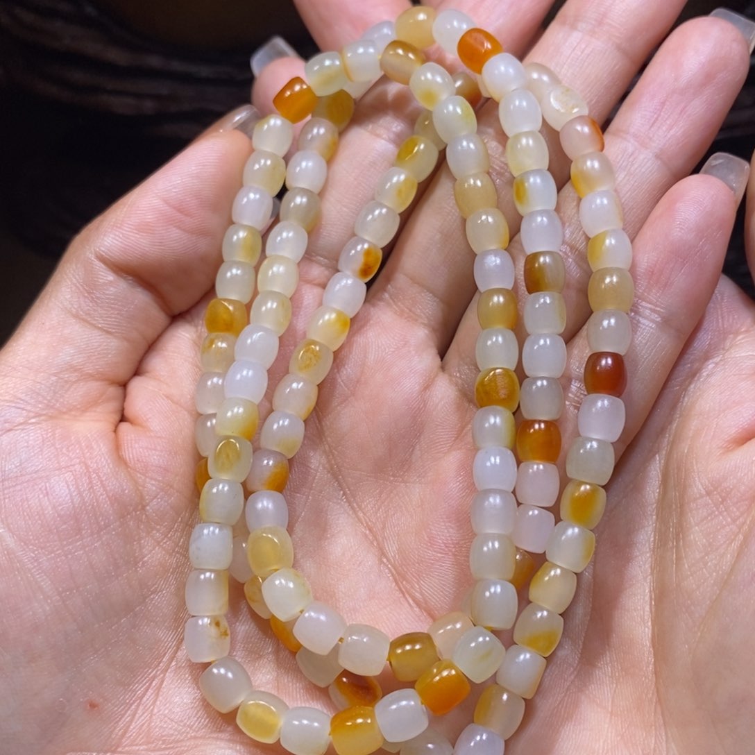 和田玉未镶嵌车挂白**欢