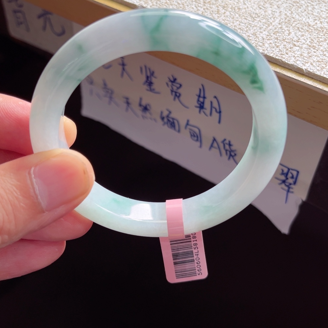 翡翠手镯未镶嵌手镯