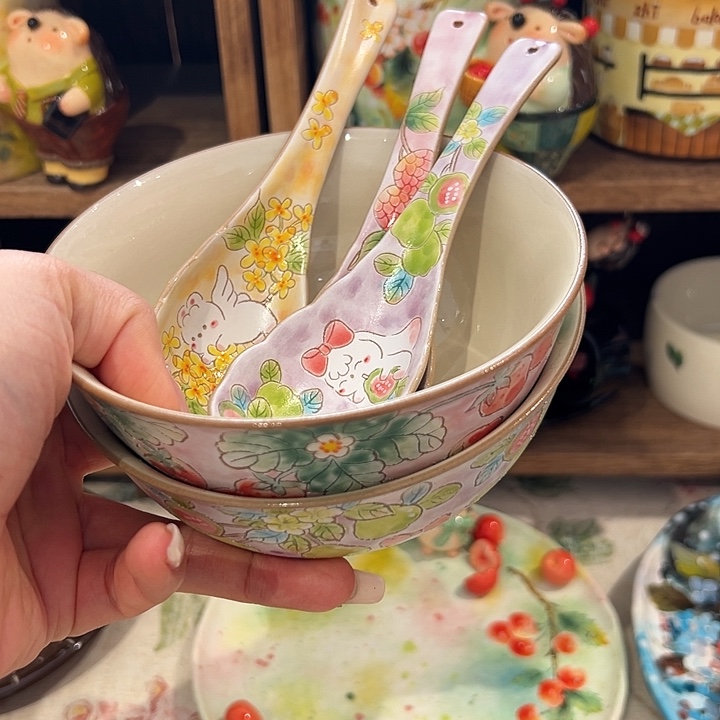 娜***苏瓷片火火火两个碗四个勺还差一个预定勺子没好