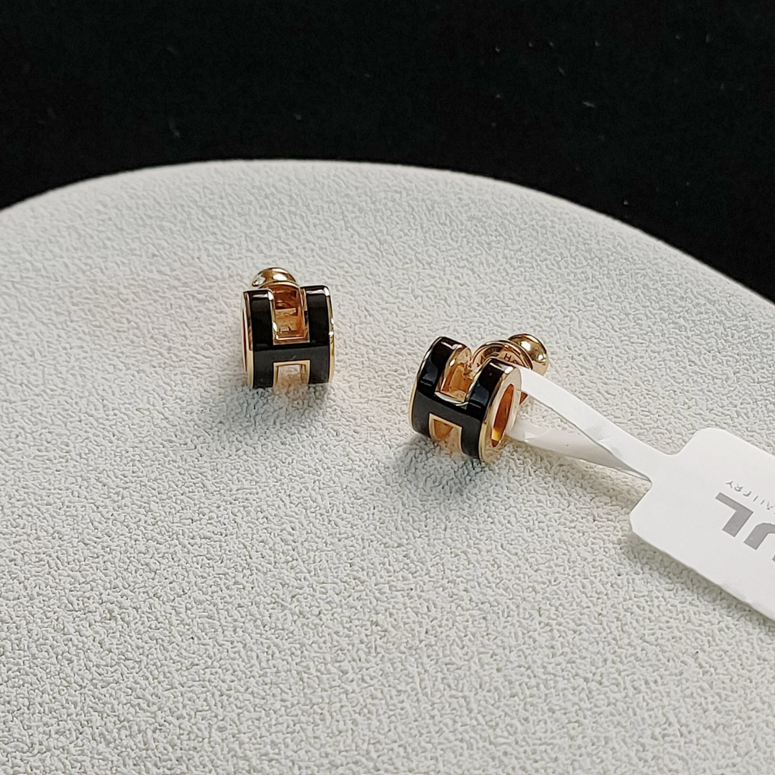 95新 Hermes/爱马仕 黑色珐琅拼玫瑰金Pop H mini耳钉 50006