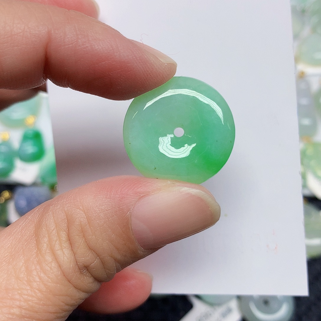 翡翠未镶嵌颈饰2467899