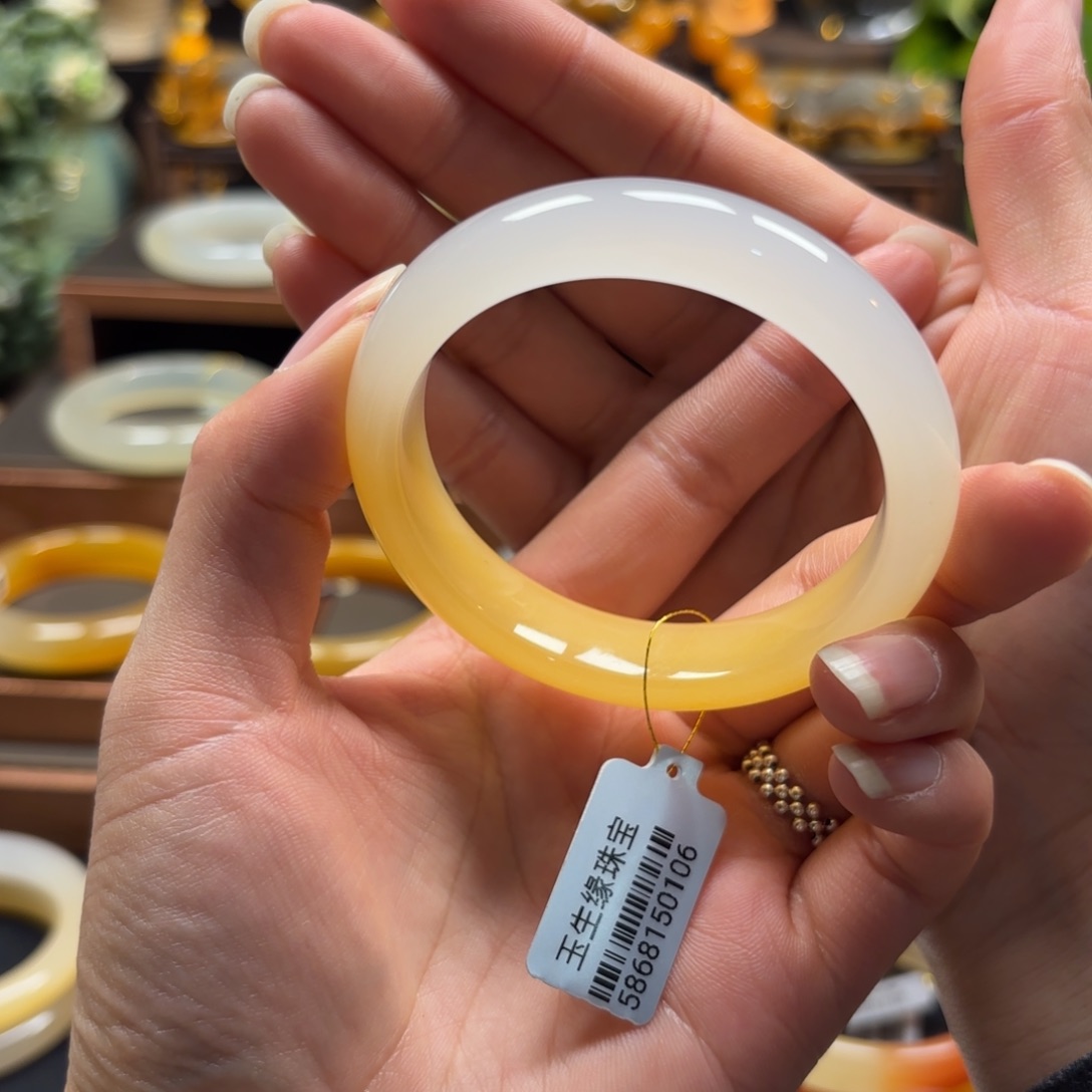 石英质玉（黄龙玉）未镶嵌手镯56+