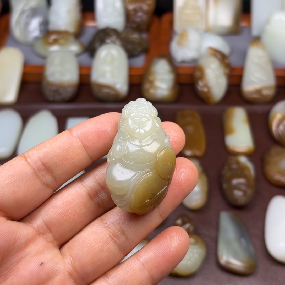 和田玉（糖玉）颈饰未镶嵌