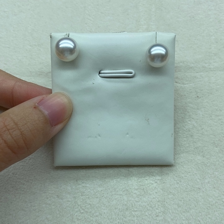 耳饰18K金镶嵌海水珍珠海水冷光澳白耳钉9-10mm正圆无暇