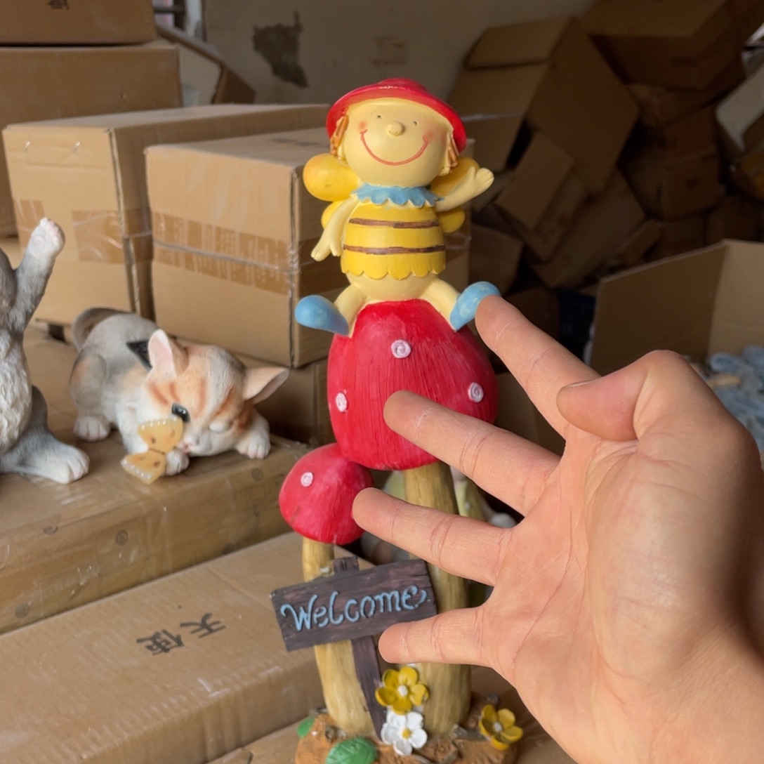 【闪购商品】树脂蜜蜂坐蘑菇摆件