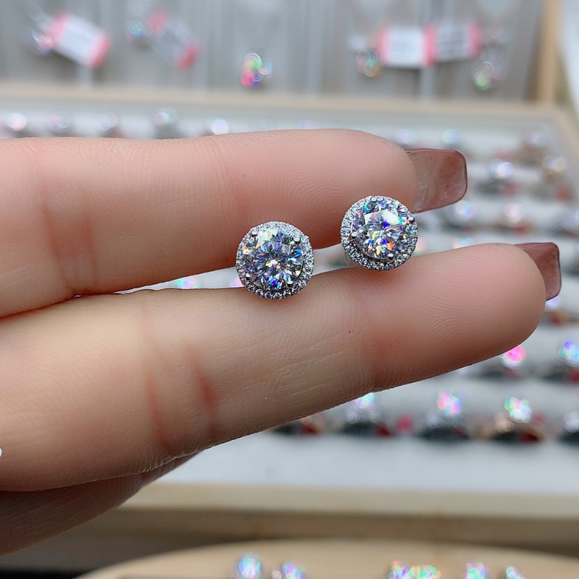 【闪购商品】合成碳硅石耳饰18K金镶嵌桦*