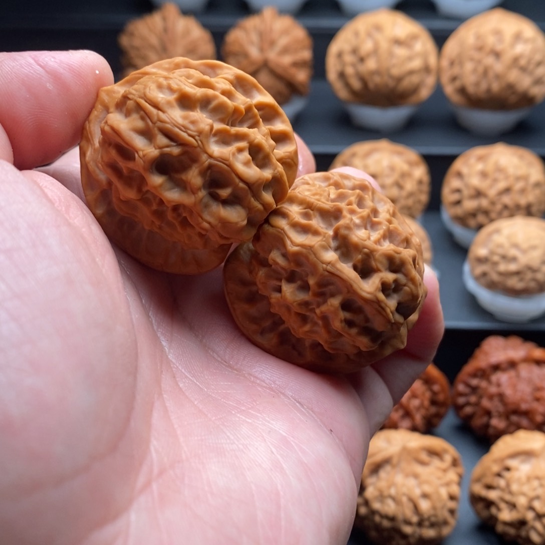 文玩核桃把件太*雪核为贵