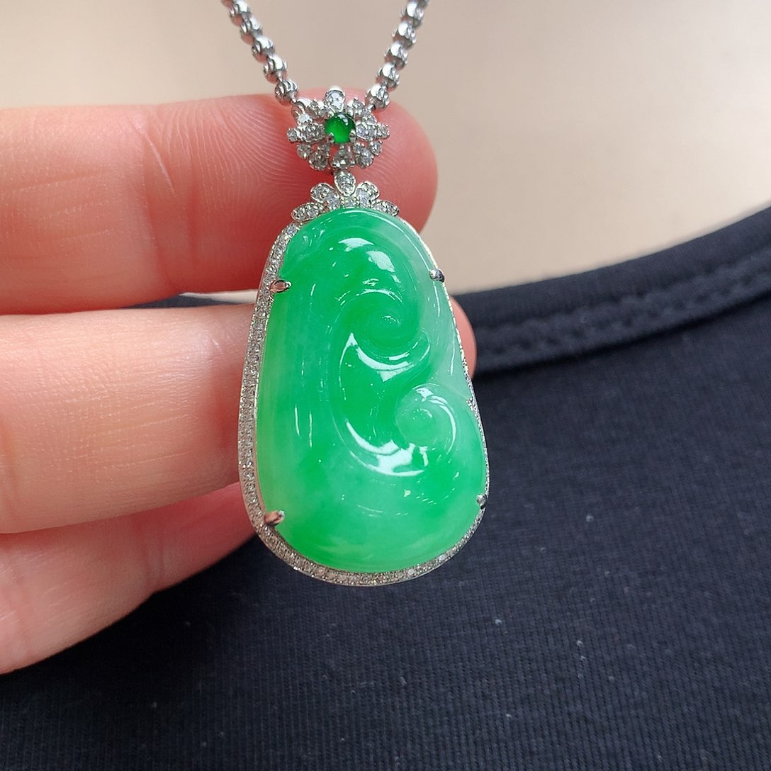 翡翠18K金镶嵌颈饰欢*如意
