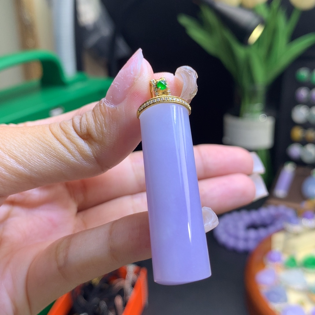 翡翠18K金镶嵌颈饰