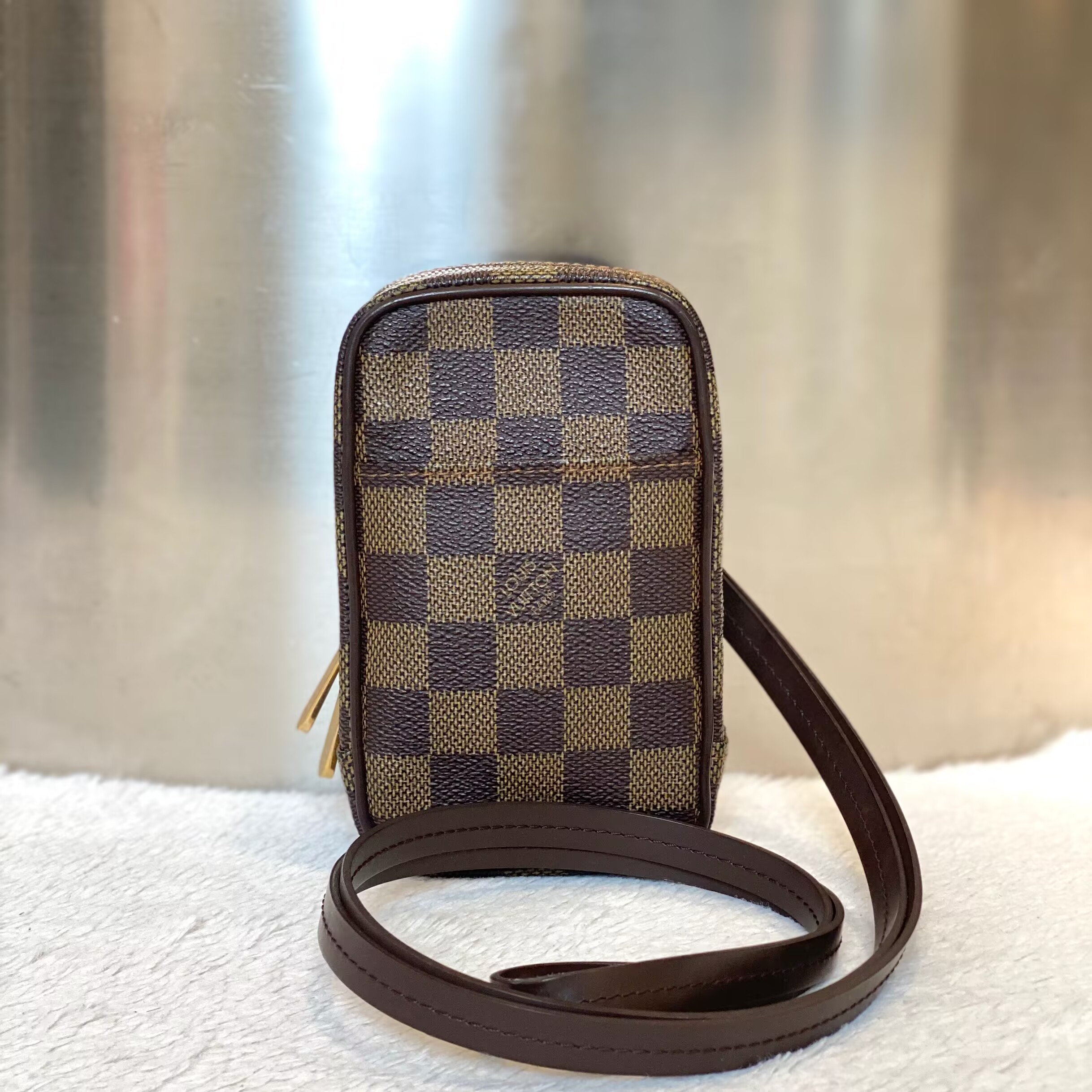 99新 LouisVuitton/路易威登 古有98新LV棋盘格手机包5132