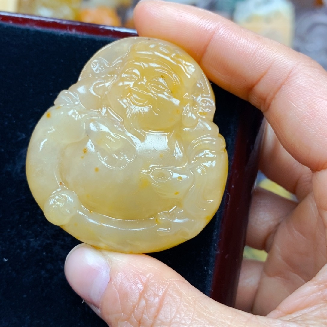 石英质玉（黄龙玉）未镶嵌颈饰