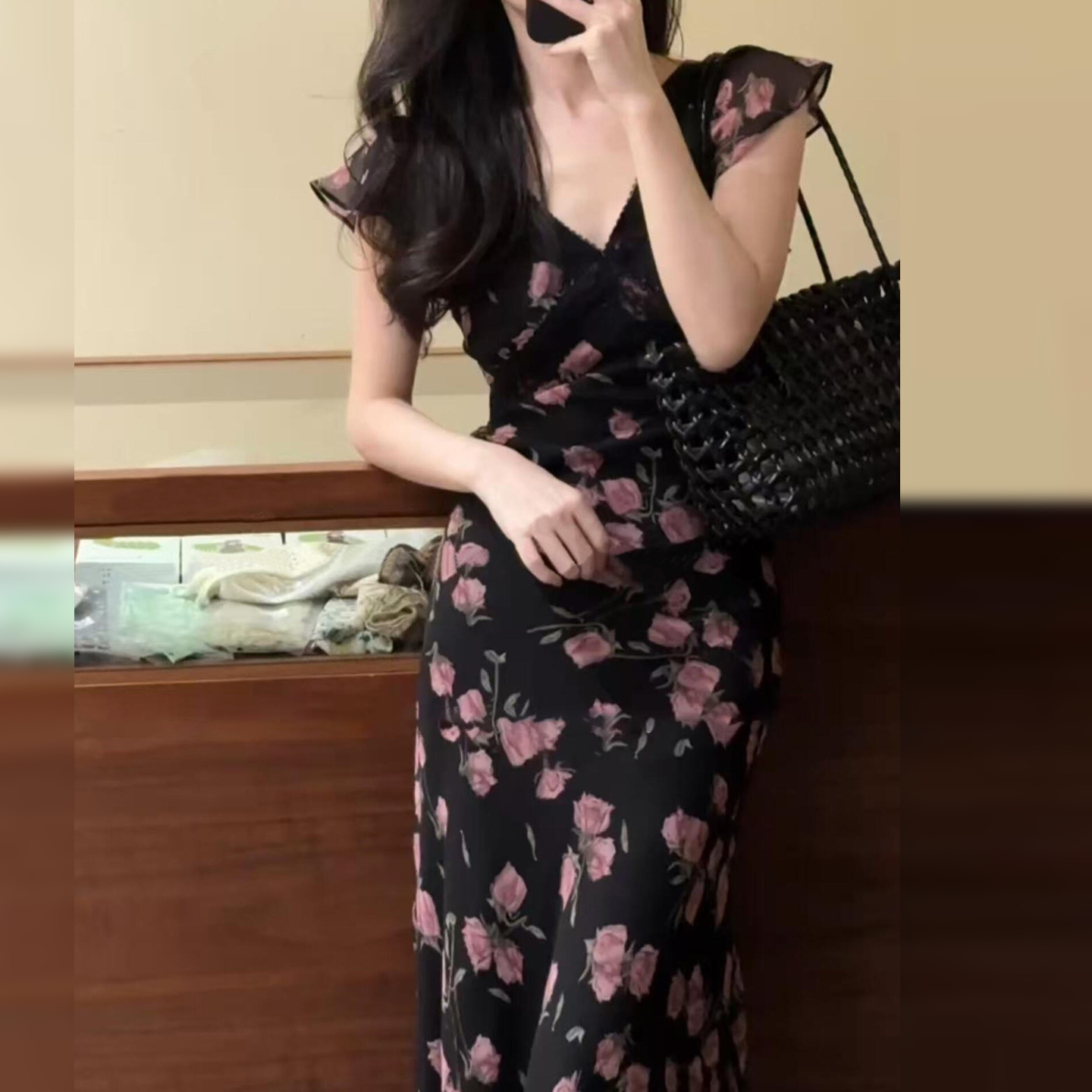 小飞袖黑色碎花连衣裙子女夏季2025新款爆款气质绝美包臀长裙3887