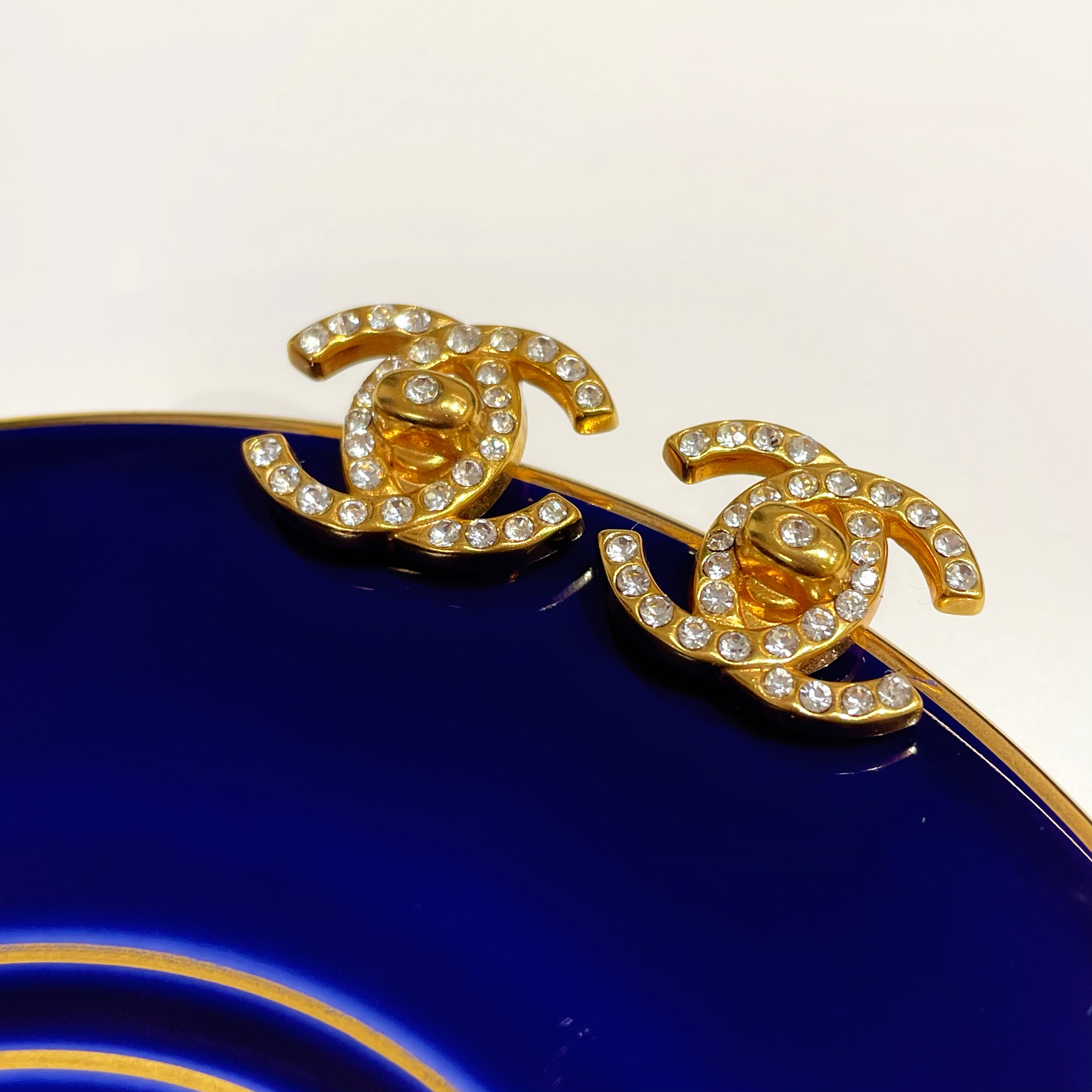 95新 Chanel/香奈儿 96A金色满钻书包扣耳夹 73610037