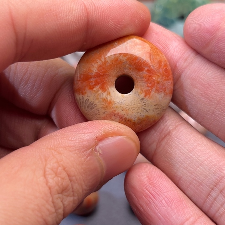 祹***操玛瑙/玉髓未镶嵌平安扣硅化玉
