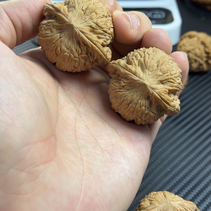 沐***家文玩核桃把件43绣球