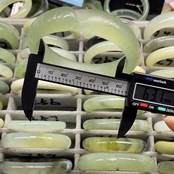 未镶嵌蛇纹石玉手镯256