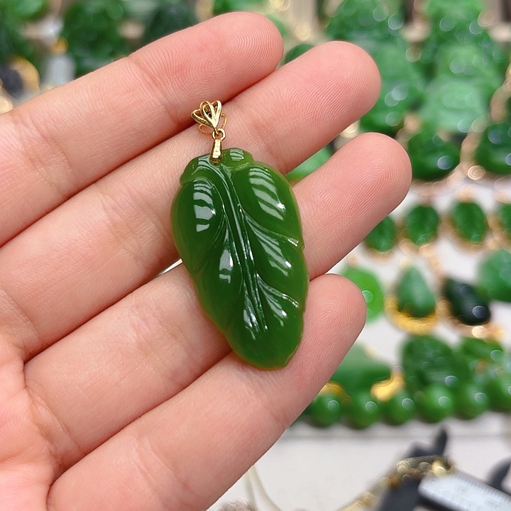 和田玉（碧玉）颈饰18K金镶嵌