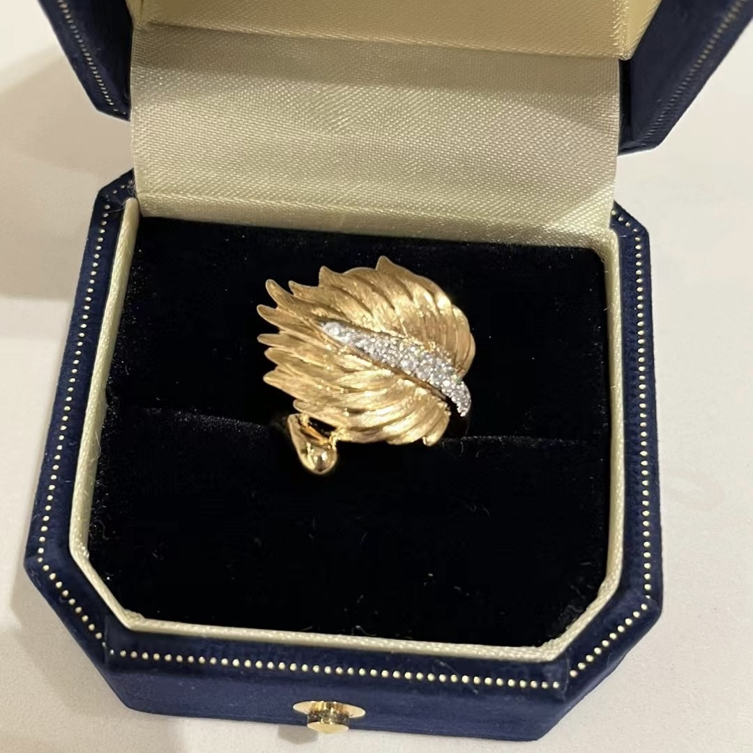 18k金钻石戒指羽毛设计款