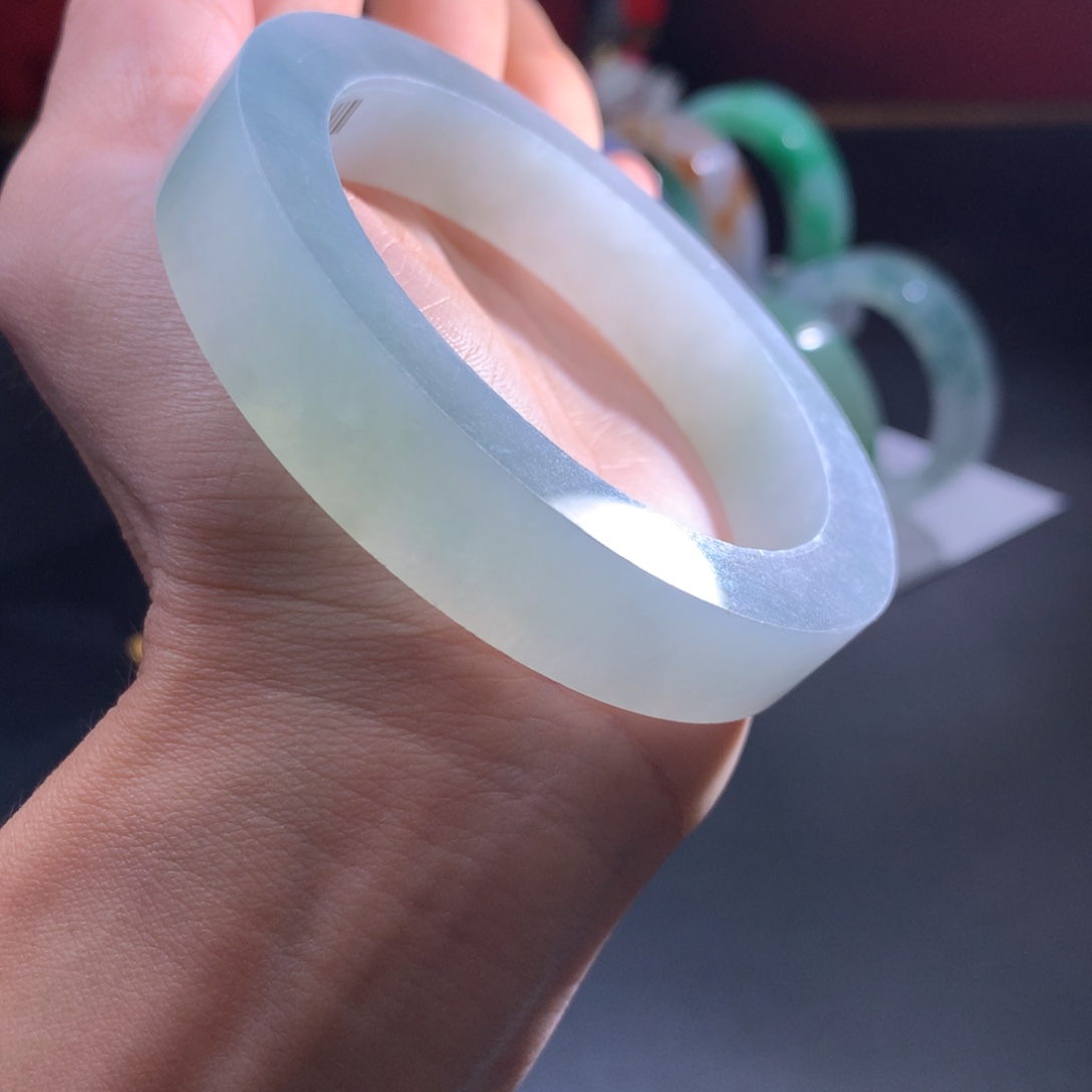 定制翡翠未镶嵌翡翠手镯