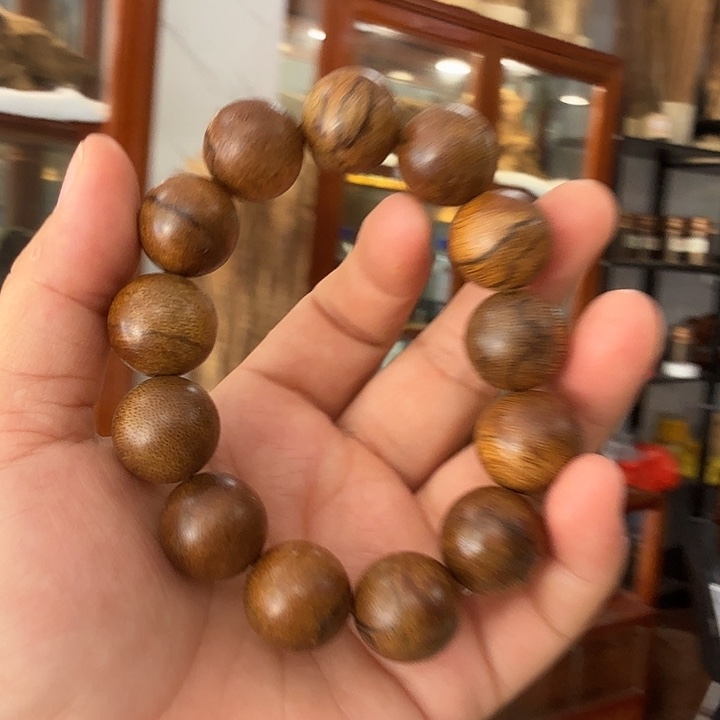 沉香碎屑沉香海南黄油格1.8大➕碎屑多样性发一