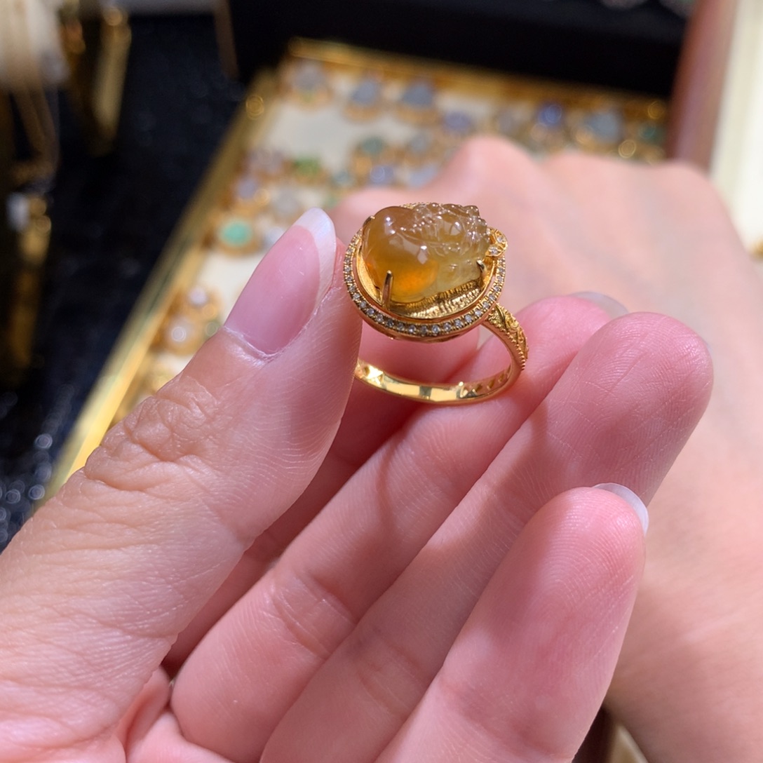 A***A翡翠18K金镶嵌颈饰翡翠