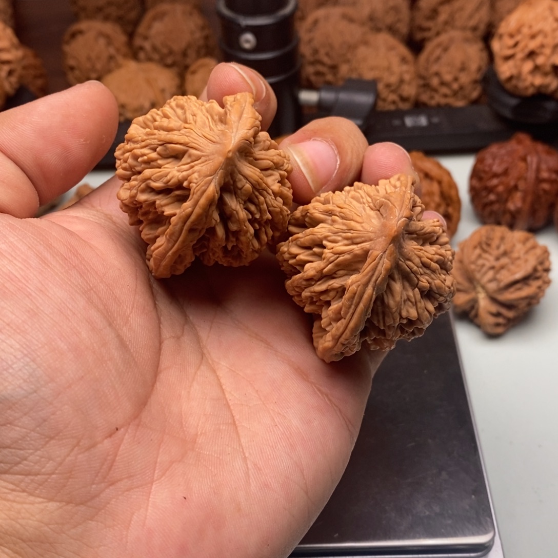 文玩核桃吊坠45全品虎头