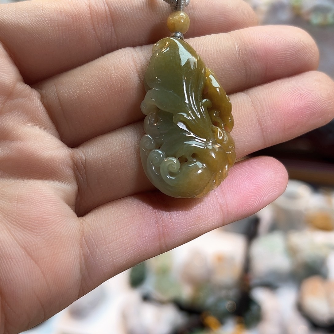 翡翠未镶嵌颈饰挂件