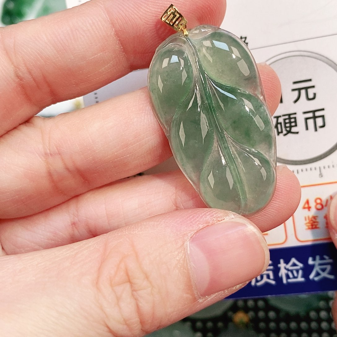 翡翠颈饰18K金镶嵌吊坠