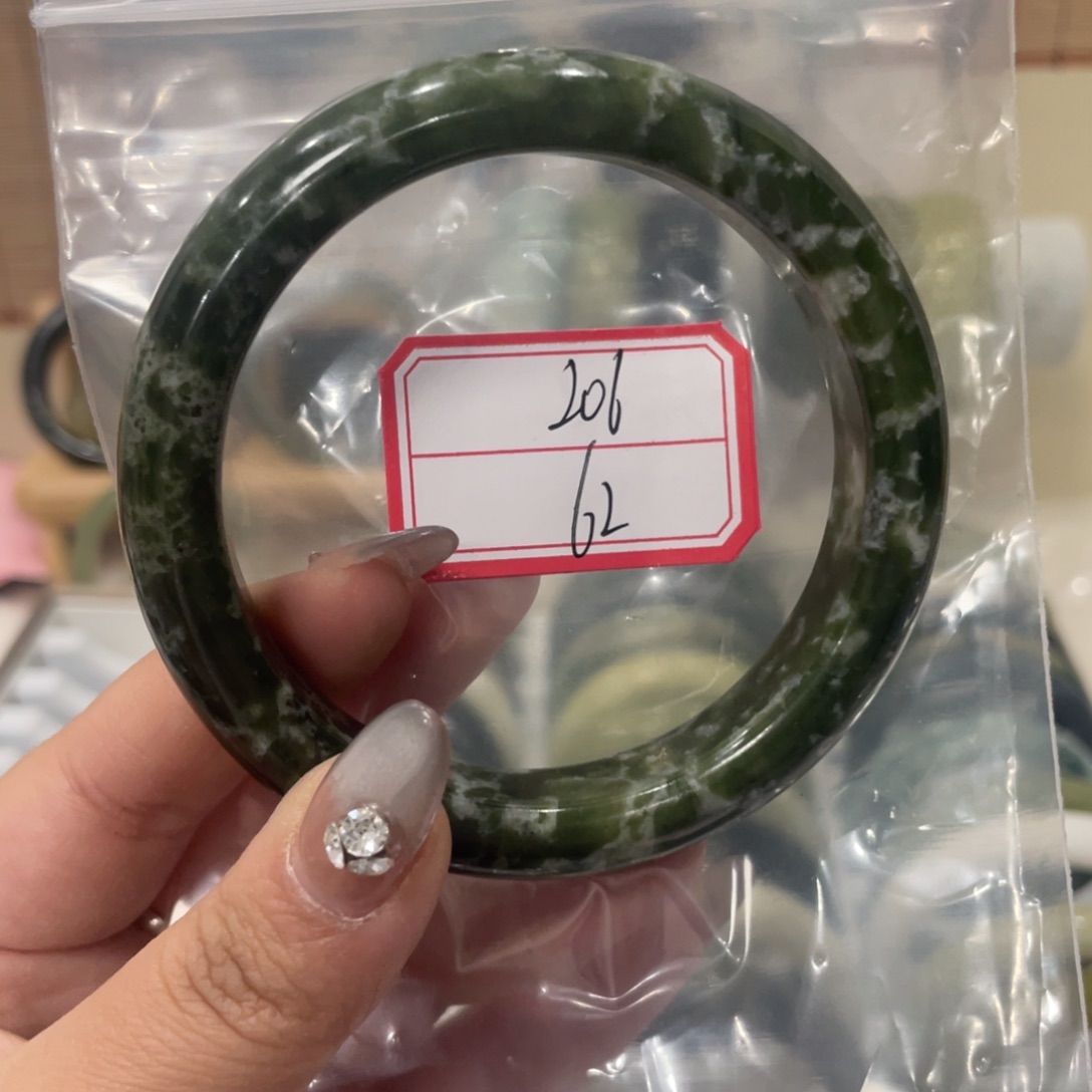 蛇纹石玉手镯未镶嵌