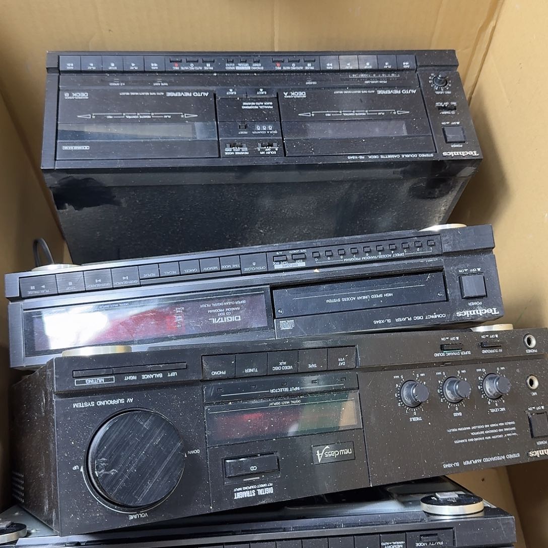 羊***哥中古商品，瑕疵品，不保好坏。938