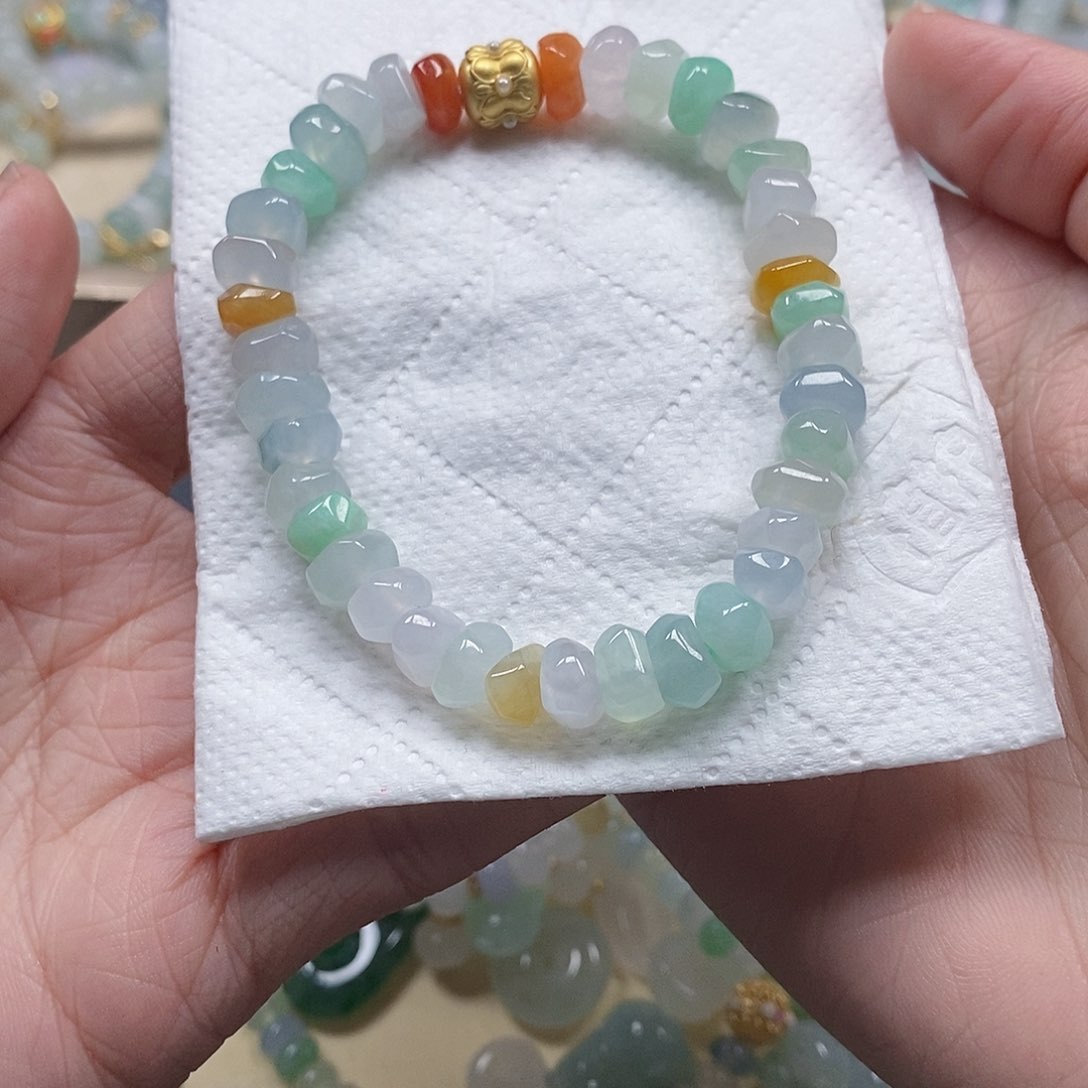 翡翠颈饰未镶嵌花*闪