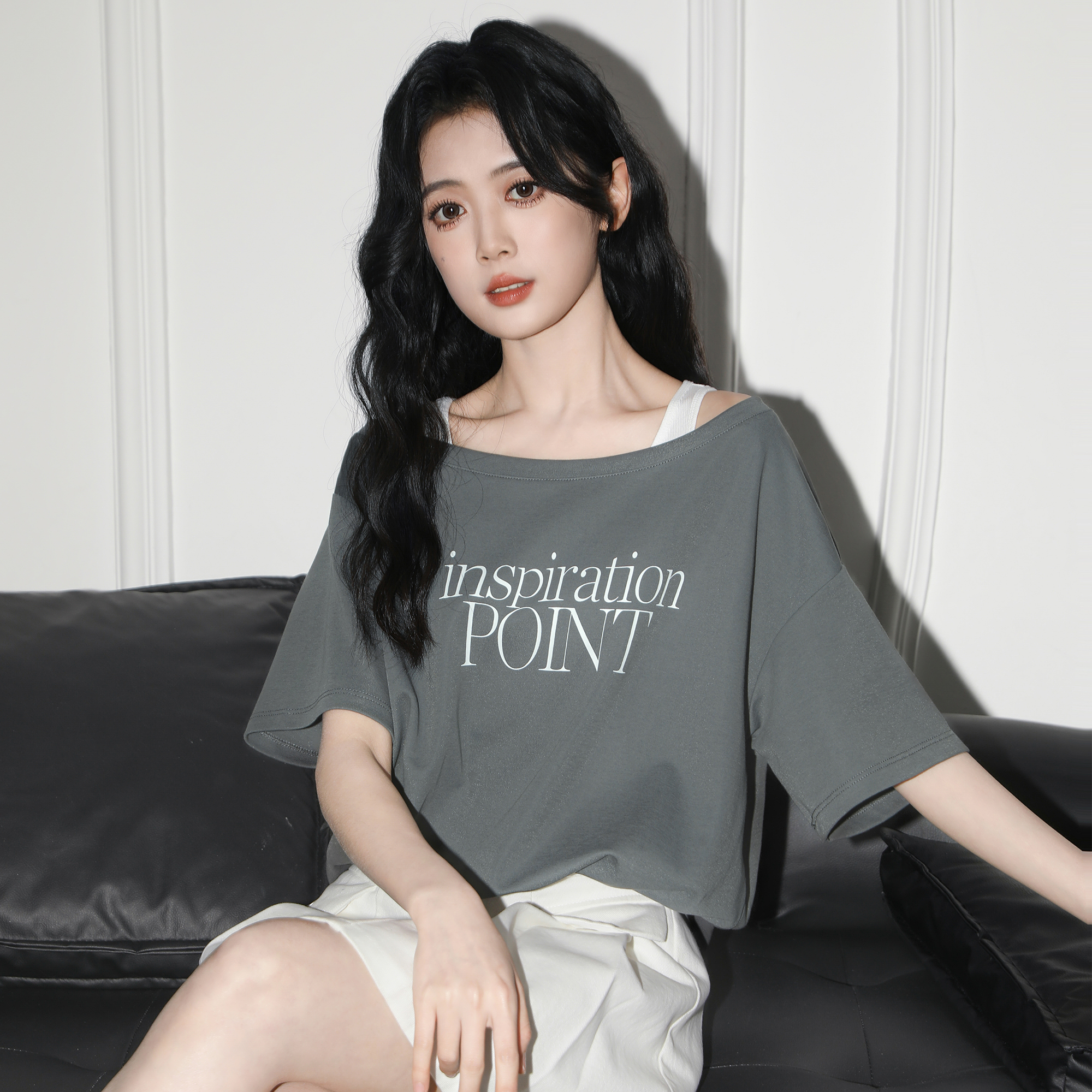 灰色假两件短袖T恤女夏2025夏季新款美式吊带拼接露肩体恤短上衣