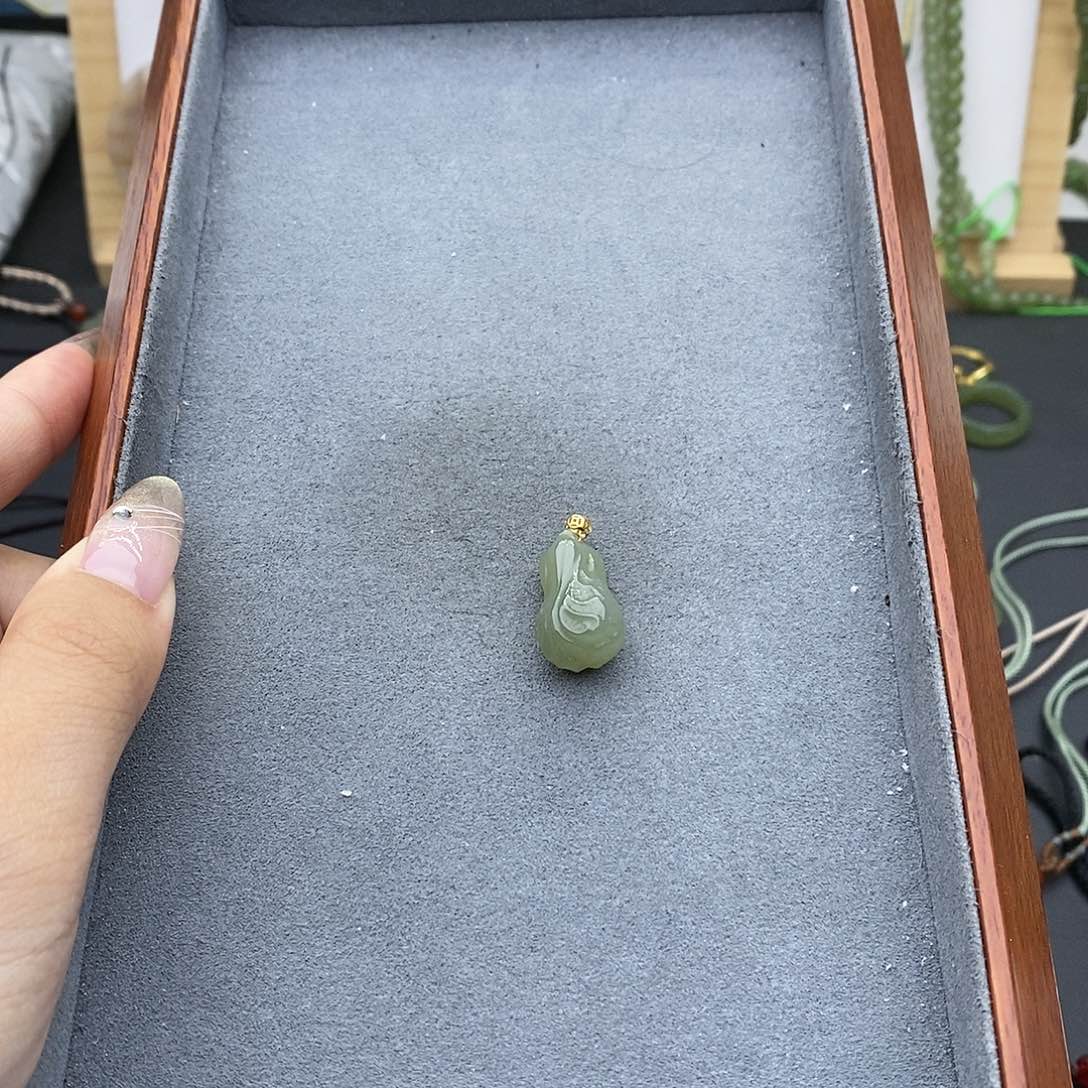 和田玉吊坠(不含链)18K金镶嵌