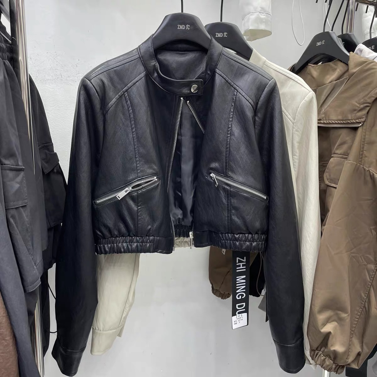 欧街-纯色拼接口袋斜拉链外套12072-2018