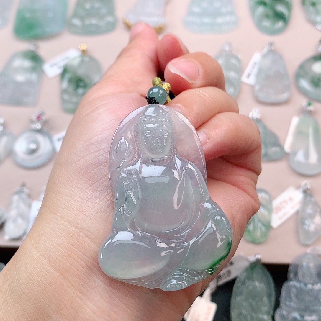 翡翠颈饰未镶嵌素衣观音