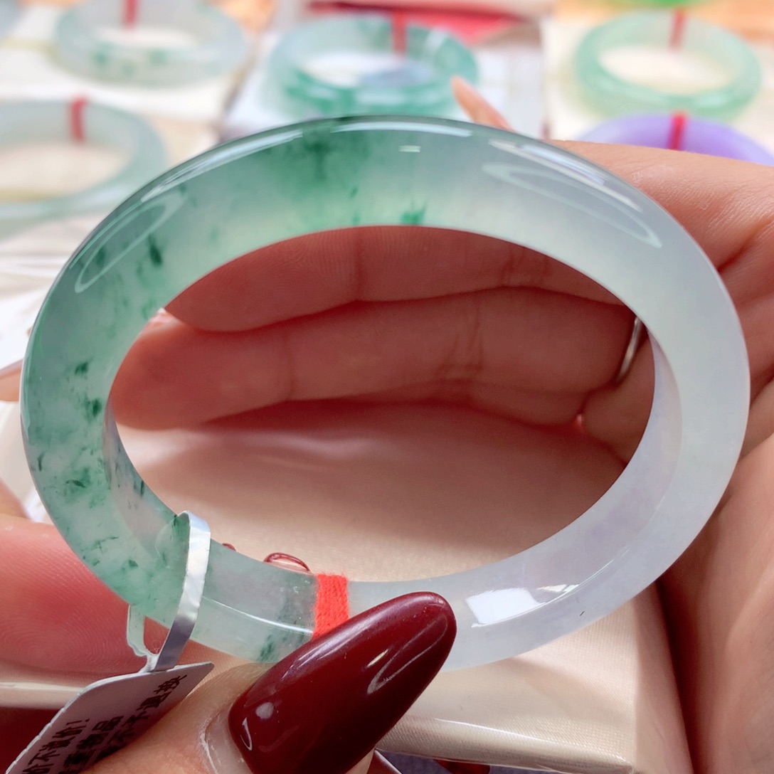 翡翠手镯（贵妃镯）未镶嵌师妹蓝钢绿花超值高冰透