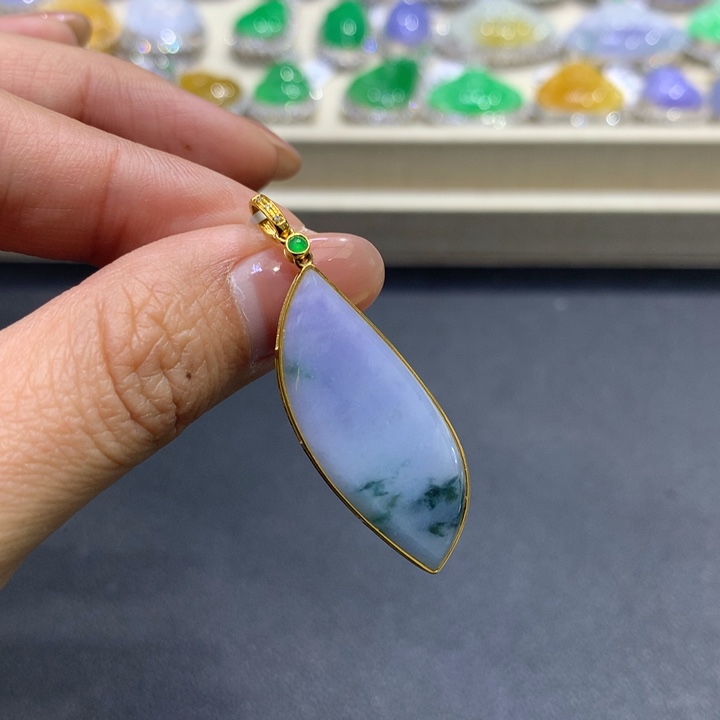 翡翠颈饰18K金镶嵌翡翠吊坠