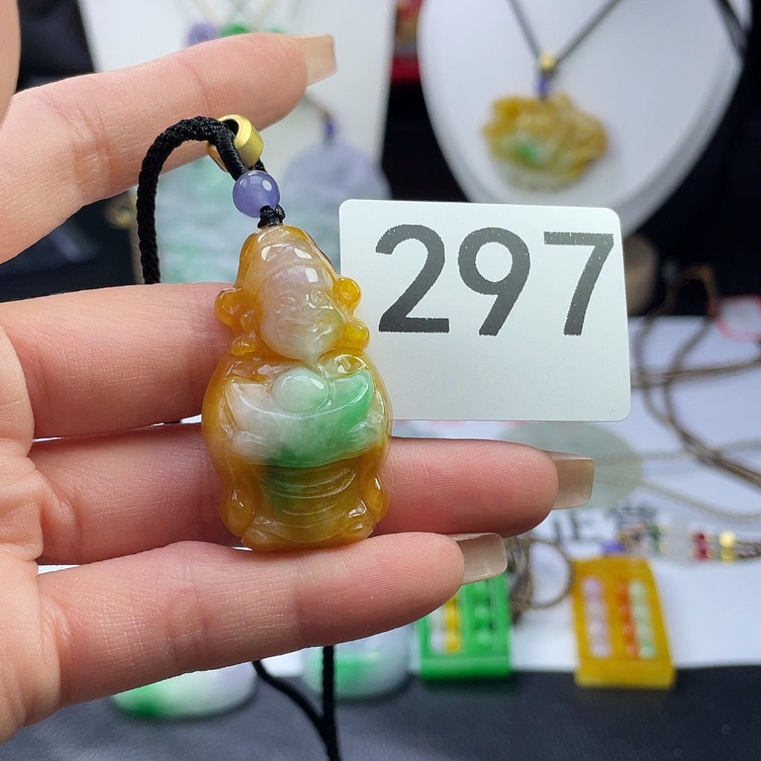 翡翠未镶嵌吊坠(赠链)