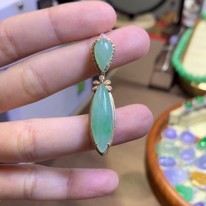 颈饰18K金镶嵌翡翠翡翠